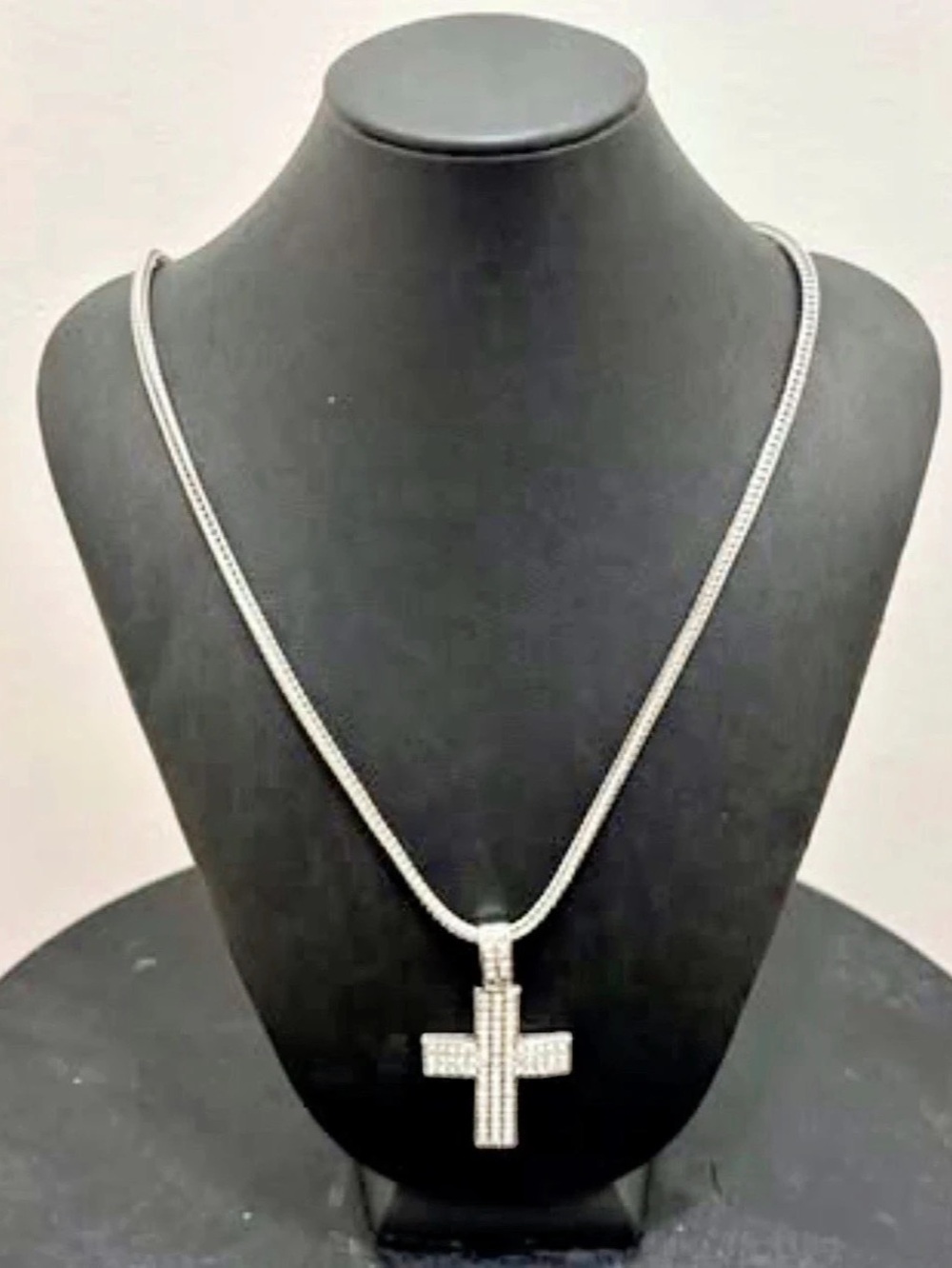 Rhinestone Cross Pendant Necklace in Silver Like New